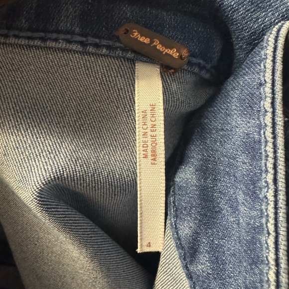 Free People Little Daisies Medium Wash Denim Button Front Mini Skirt Size 4 - Picture 7 of 7